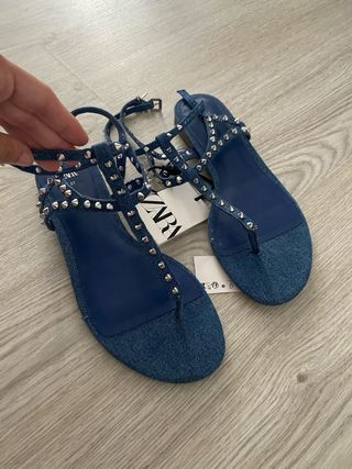 Sandalias vaqueras tachas Zara