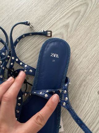 Sandalias vaqueras tachas Zara