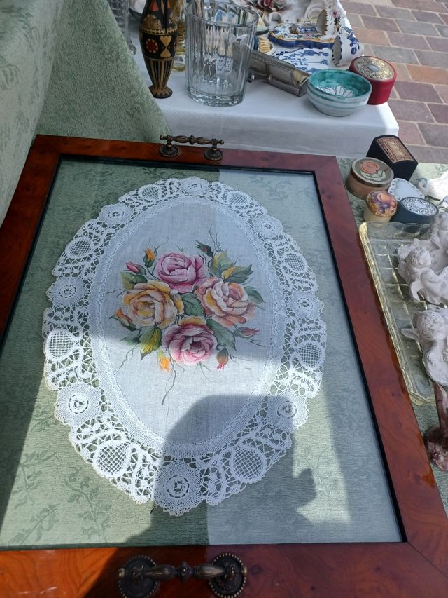 Vassoio in radica con centrino dipinto a mano