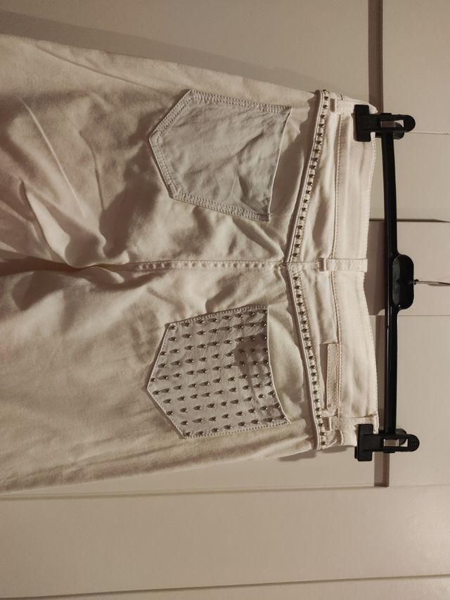 Pantalone bianco a zampa