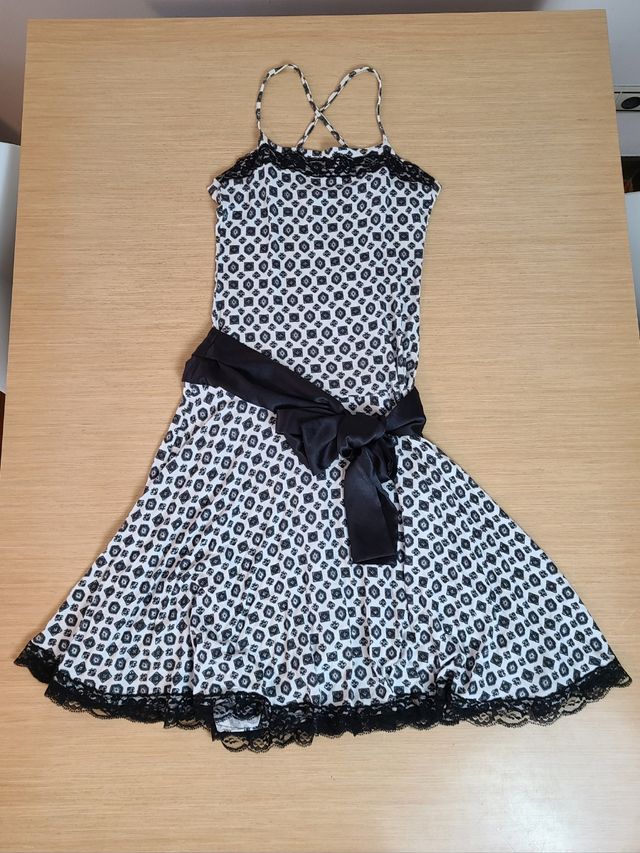 Vestido blanco y negro