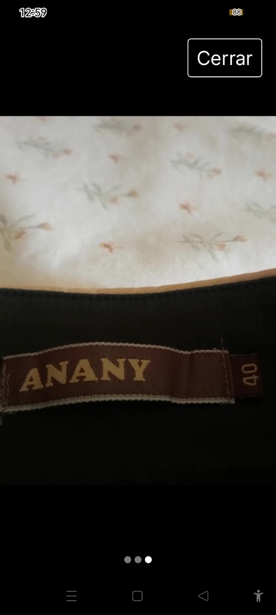 Bonita falda bordada negra