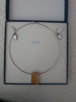 Conjunto de collar y pendientes 