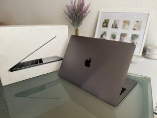 Apple MacBook Pro 13 8GB RAM 256GB