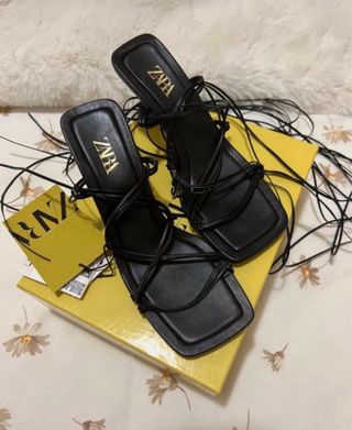 Sandalias tacón atadas de piel Zara Talla 37 