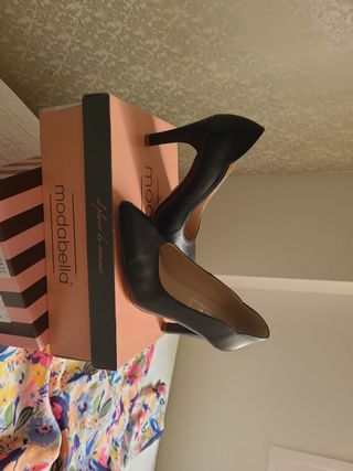 Zapato de salón tacón piel negra