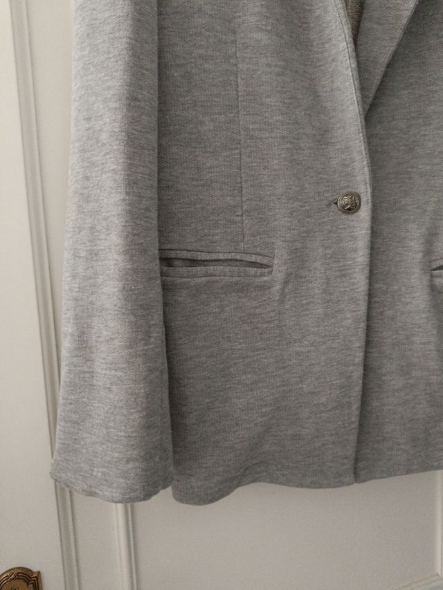 Blazers gris claro con 1 boton