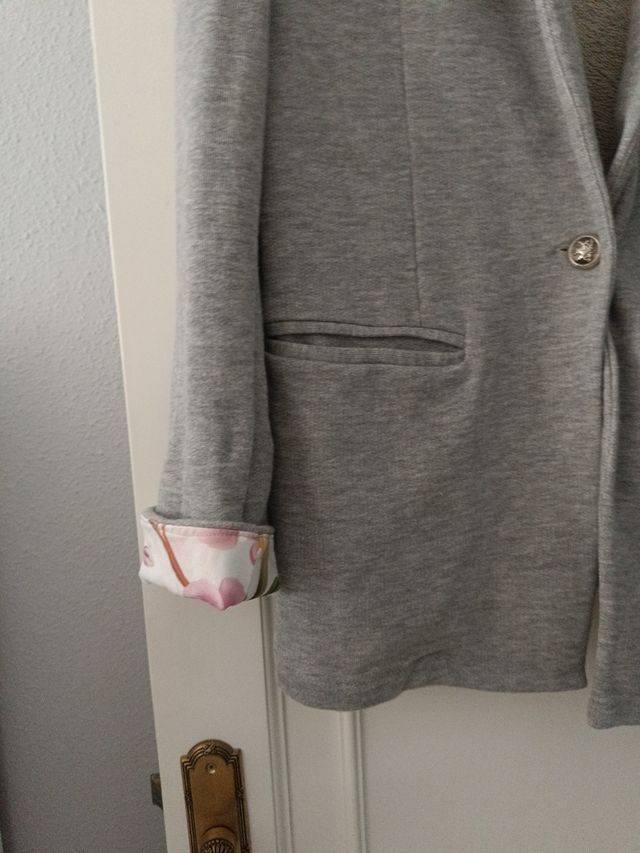 Blazers gris claro con 1 boton