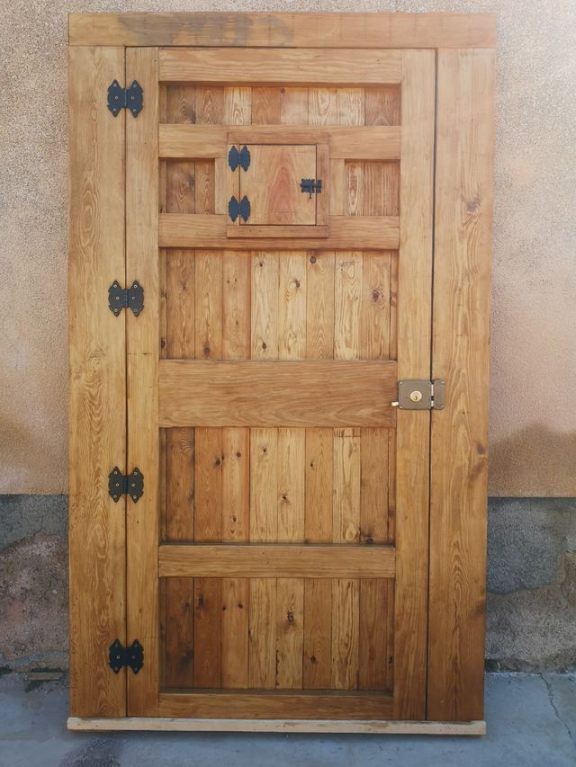 Porte rustiche su misura e restauro