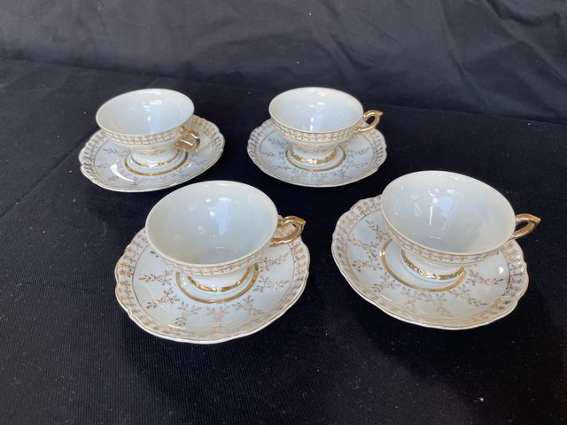 Tazzine da caffè con piattini