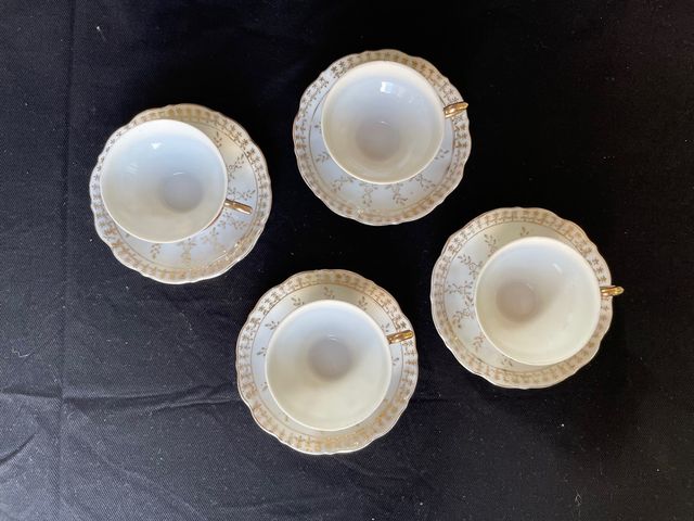 Tazzine da caffè con piattini