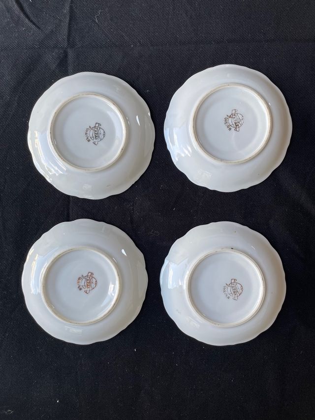 Tazzine da caffè con piattini