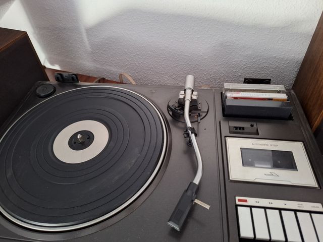 Sharp 160-H Tocadiscos. Radio. Cassette