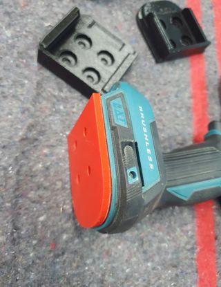 2 Soportes baterias y 2 de herramientas  MAKIT 18V