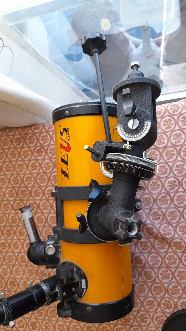 Telescopio SEUS más trípode