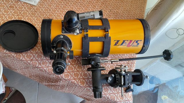 Telescopio SEUS más trípode