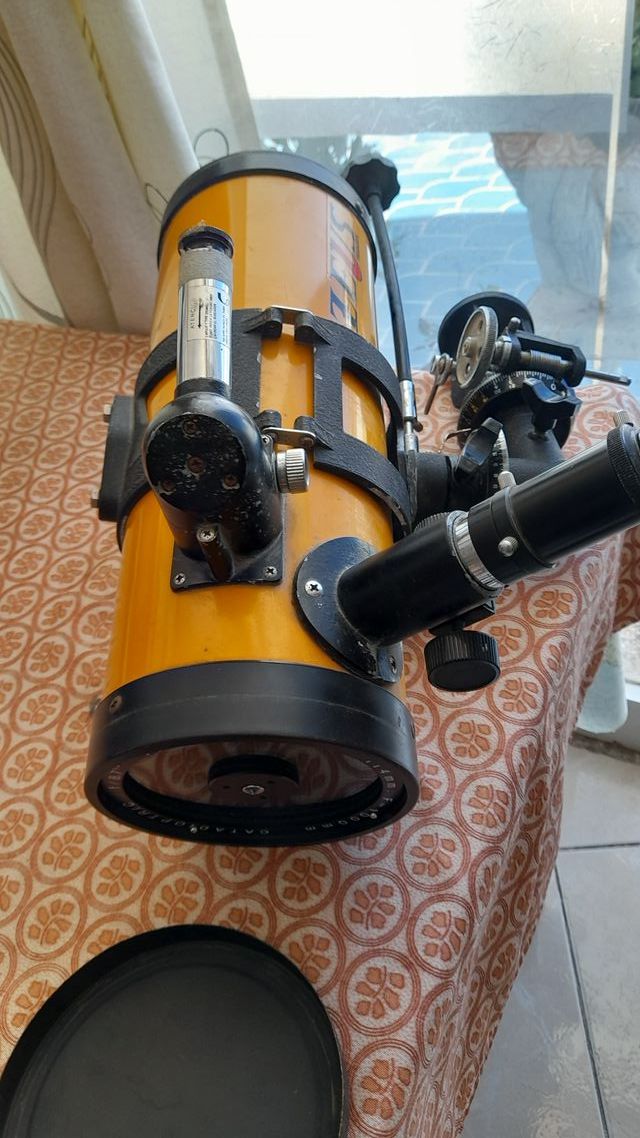 Telescopio SEUS más trípode