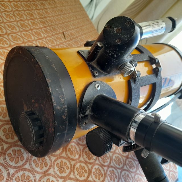 Telescopio SEUS más trípode