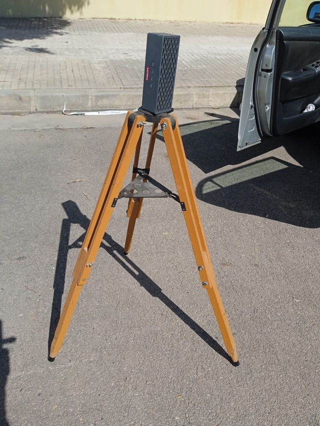 Telescopio SEUS más trípode