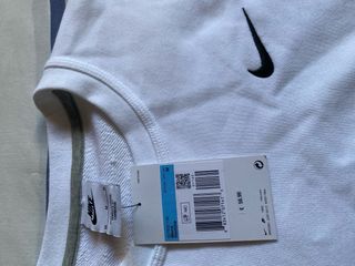 Sudadera nike blanca basica sin capucha 