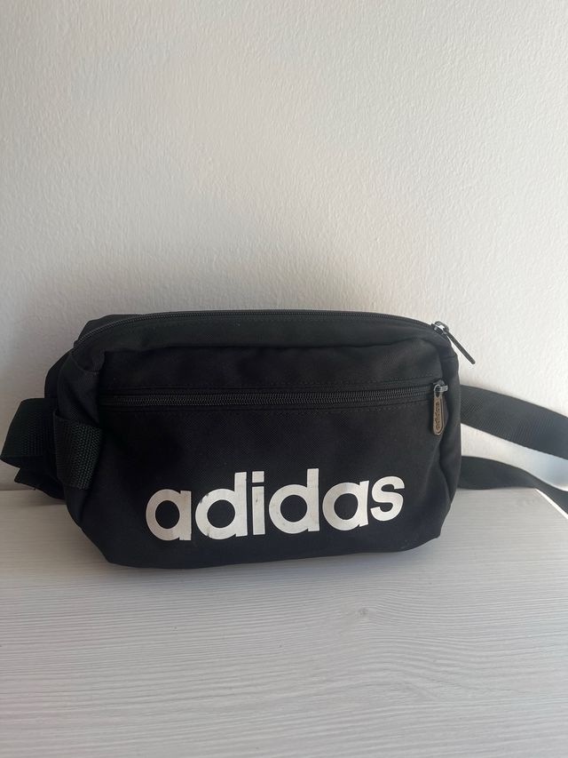 Riñonera adidas negra