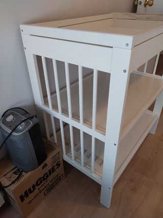 Cambiador bebé Ikea con complementos