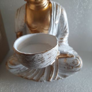 BUDA PORTAVELAS DE 14 CMS RESINA DORADO