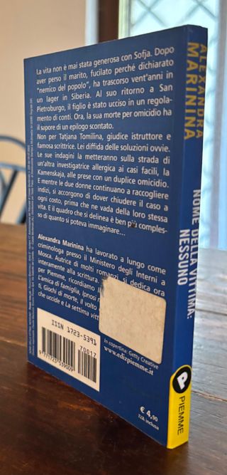 nome della vittima nessuno romanzo giallo