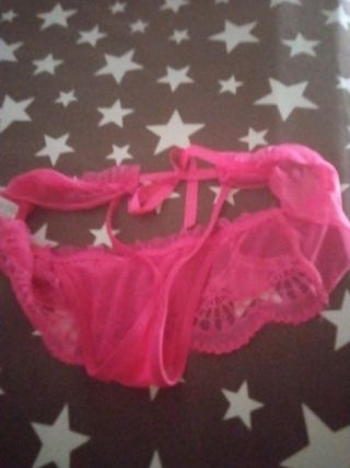 Tanga rosa nuevo.4€