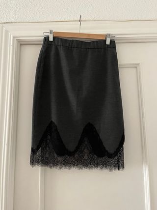 Falda gris con encaje 
