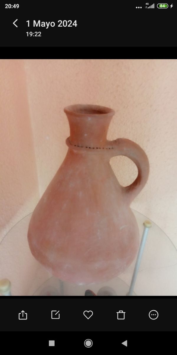Antiguo cántaro de ceramica artesanal