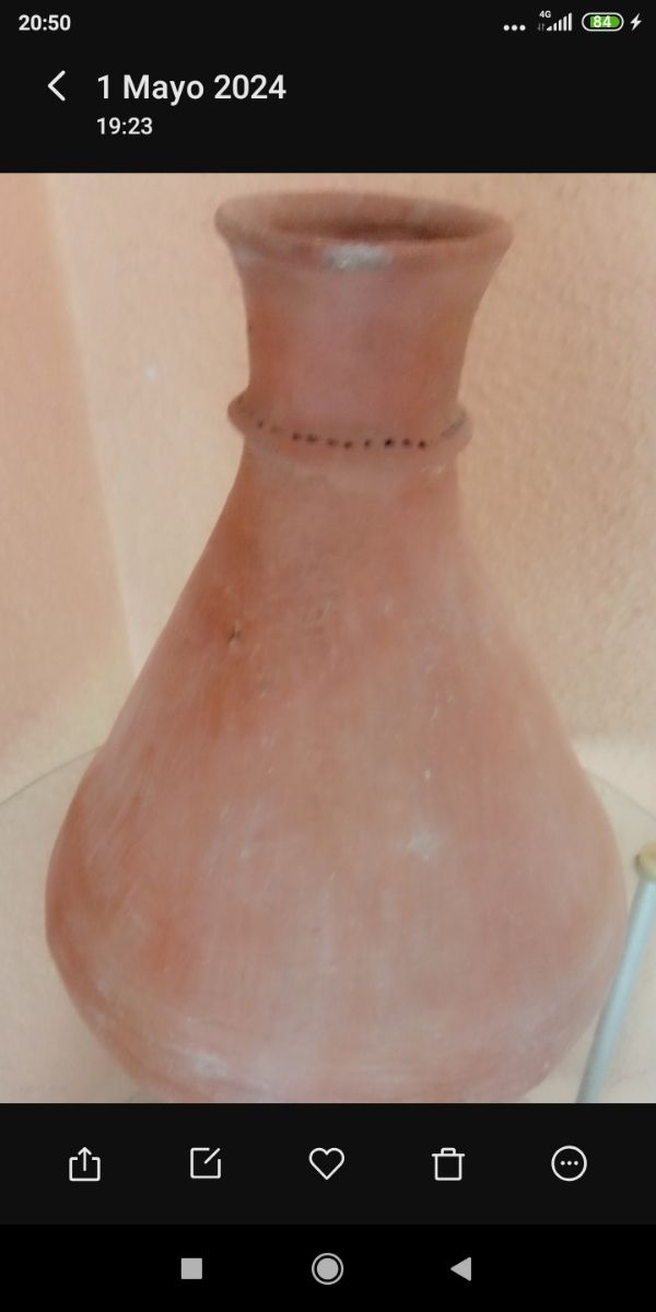 Antiguo cántaro de ceramica artesanal