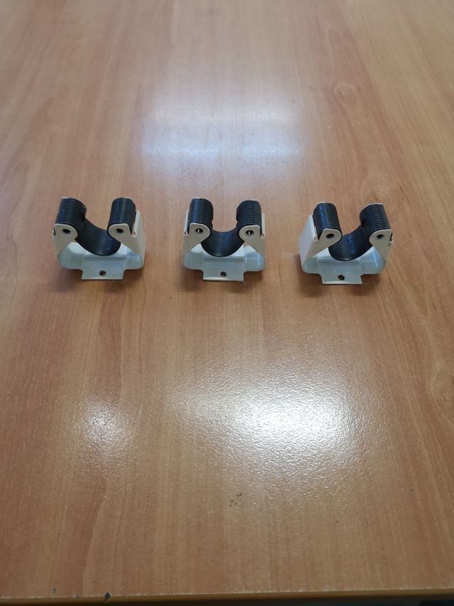 Gancho para fregona y escombra