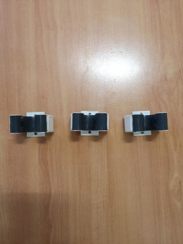 Gancho para fregona y escombra