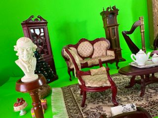 Set di mobili per la casa delle bambole.