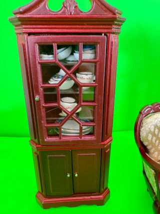 Set di mobili per la casa delle bambole.