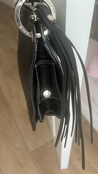 Bolso tous tachuelas piel grabada osos