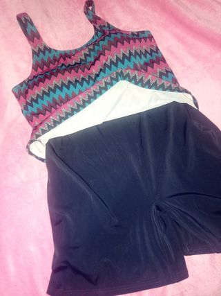 se vende Bañador de pata  talla grande 15€