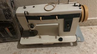 Maquina coser y pie
