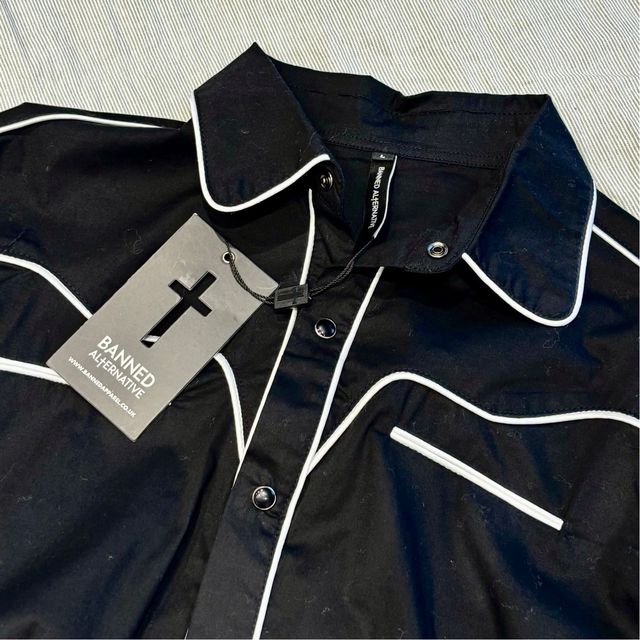 Camisa Banned Alternative