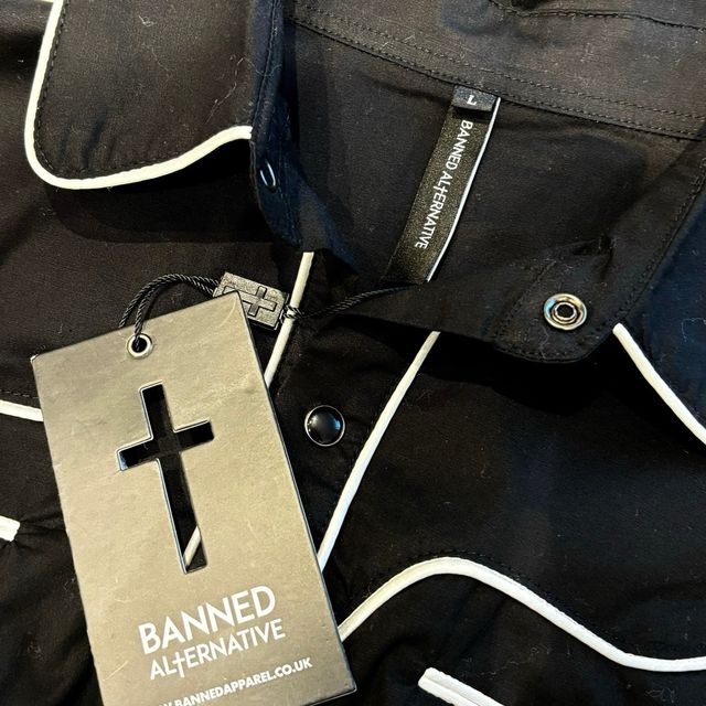 Camisa Banned Alternative