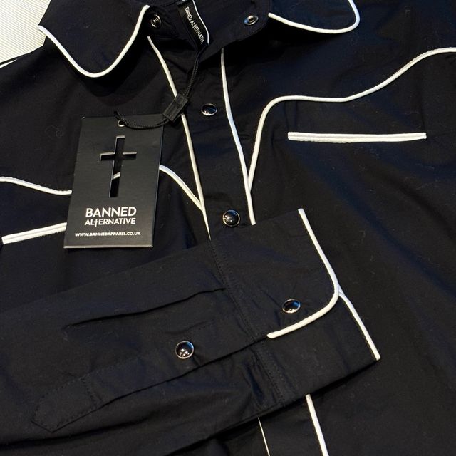 Camisa Banned Alternative