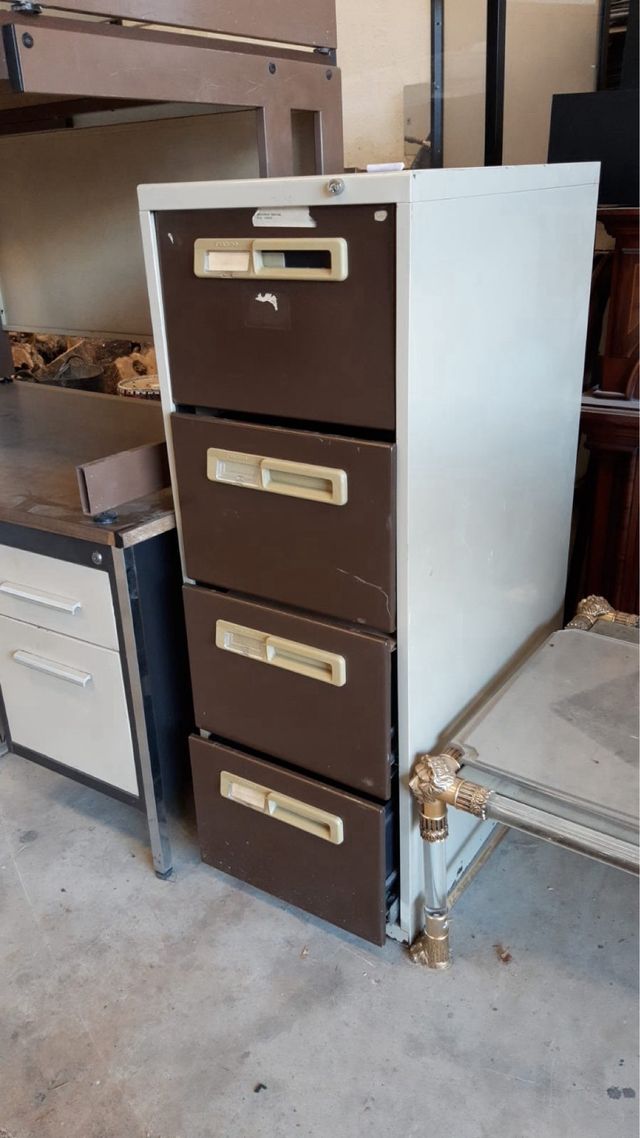 Mesas y archivadores