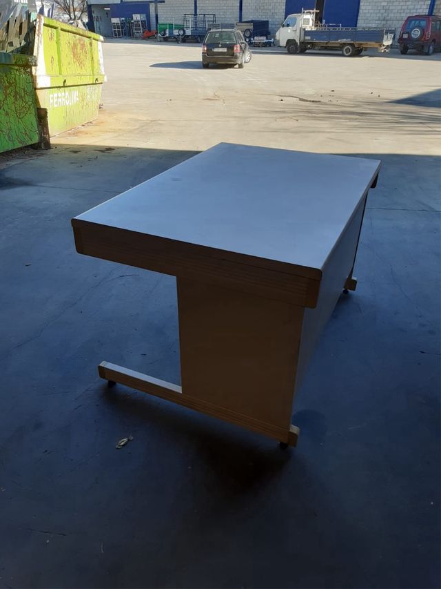 Mesas y archivadores