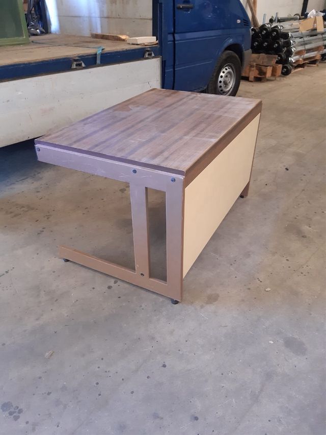 Mesas y archivadores