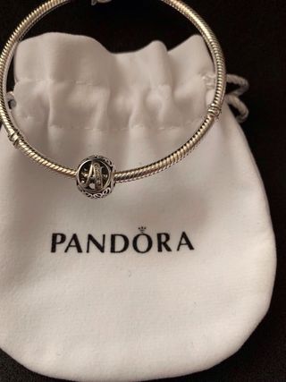 Charm letra A redonda plata
