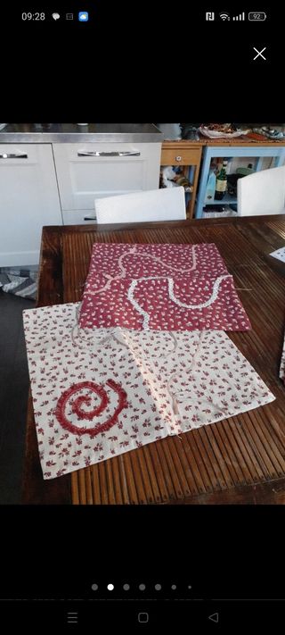 Set  2 centrotavola + 4 copricuscino coordinati