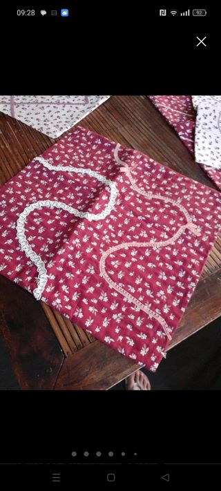 Set  2 centrotavola + 4 copricuscino coordinati