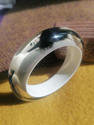 Original pulsera transparente con plumas
