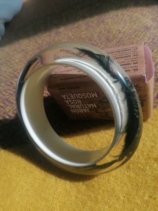 Original pulsera transparente con plumas